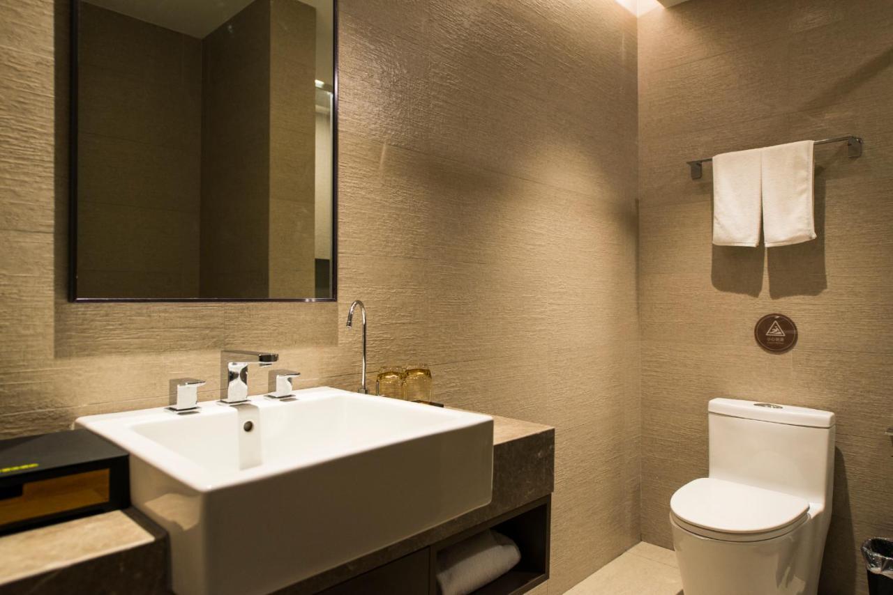 Home Inns Plus Shanghai Xujiahui Branch Buitenkant foto