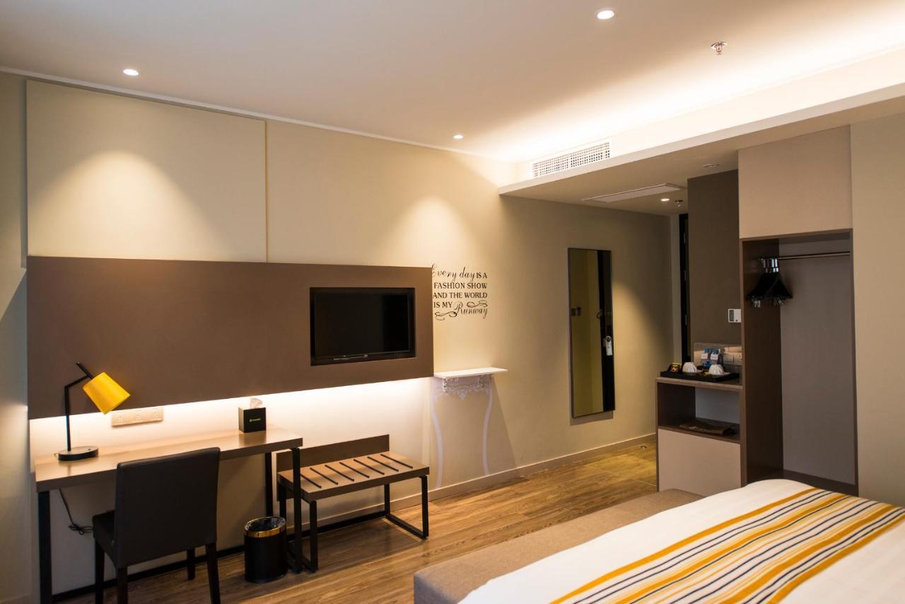 Home Inns Plus Shanghai Xujiahui Branch Buitenkant foto
