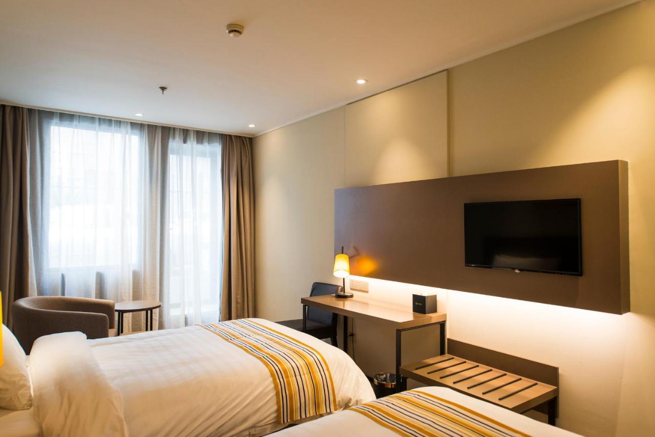 Home Inns Plus Shanghai Xujiahui Branch Buitenkant foto