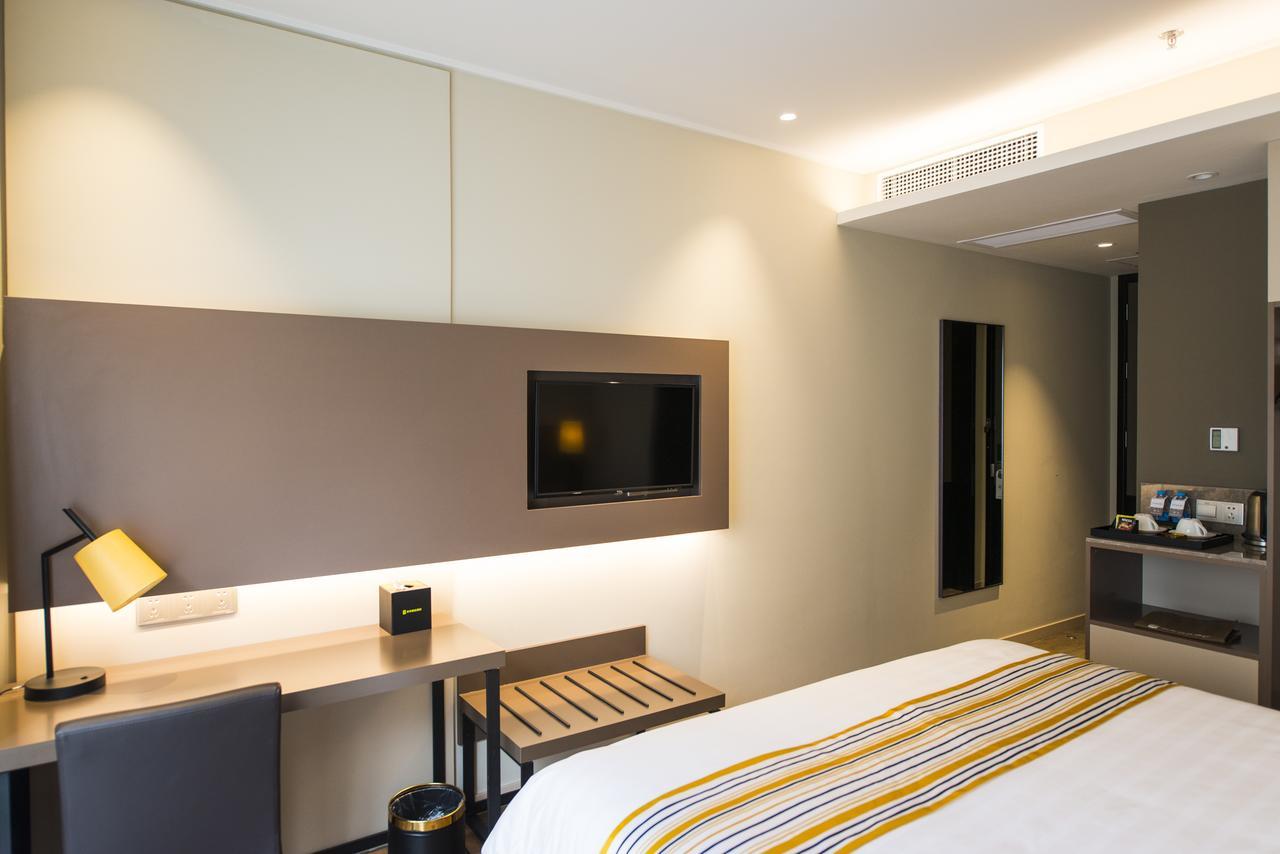 Home Inns Plus Shanghai Xujiahui Branch Buitenkant foto