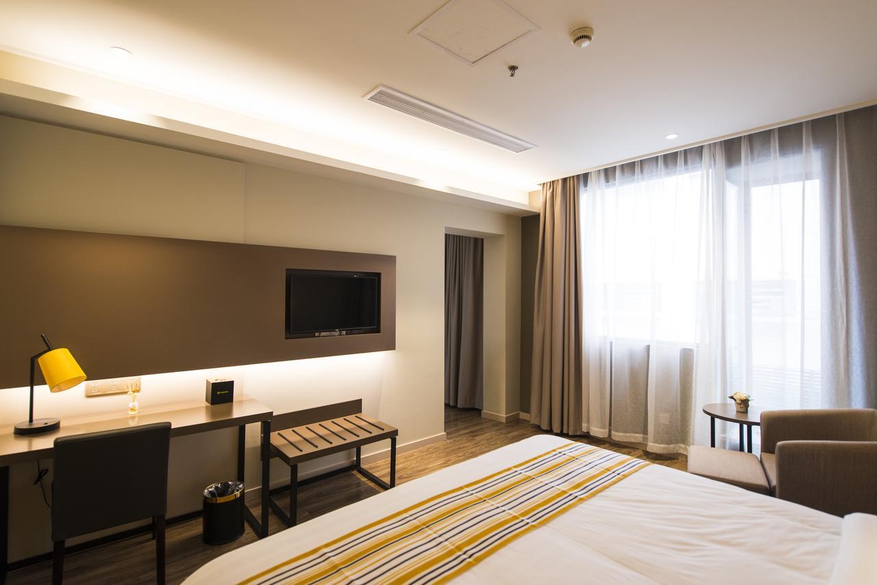 Home Inns Plus Shanghai Xujiahui Branch Buitenkant foto